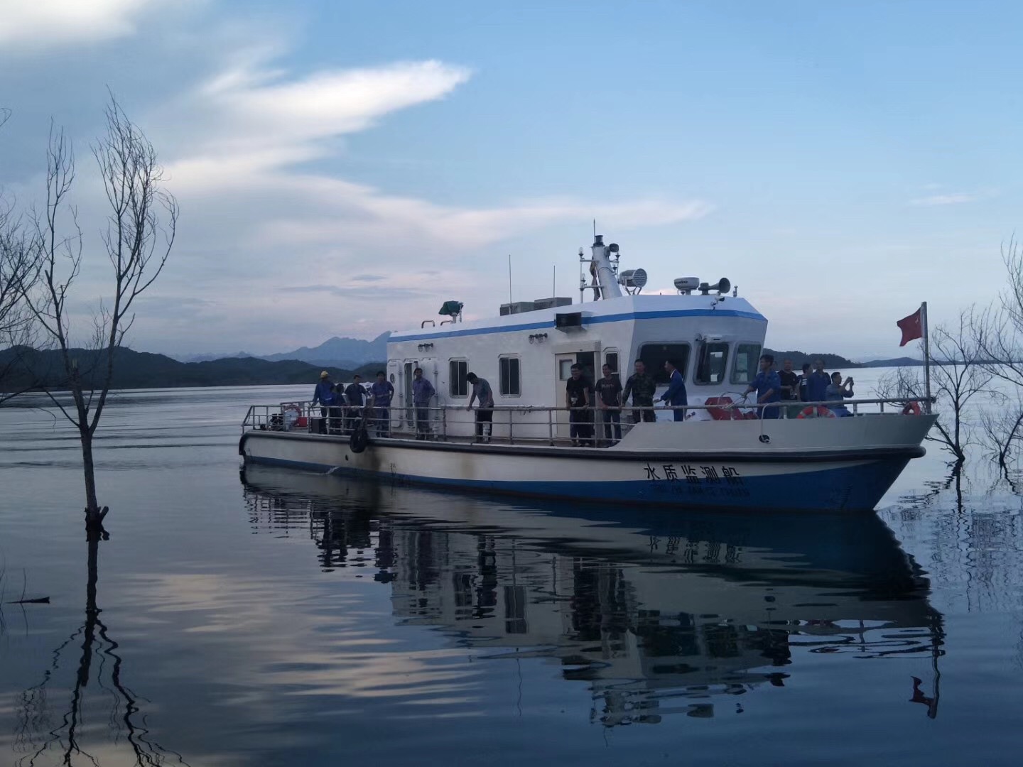 Water quality monitoring vessel for Miyun Reservoir